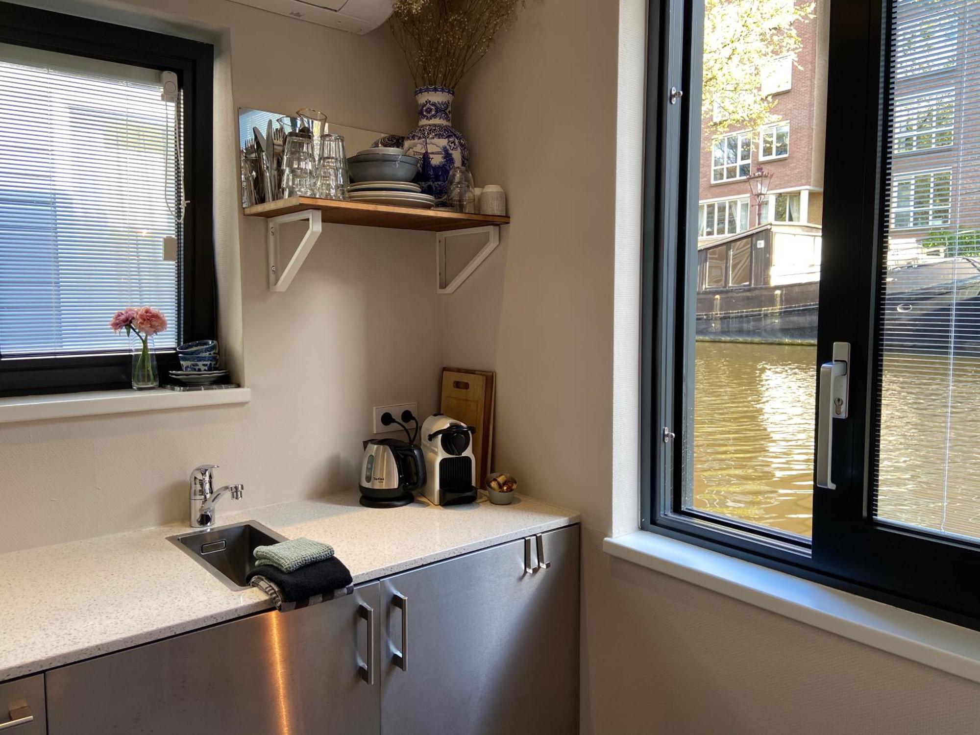 Houseboat Sophia Hotel Amsterdam Exterior photo